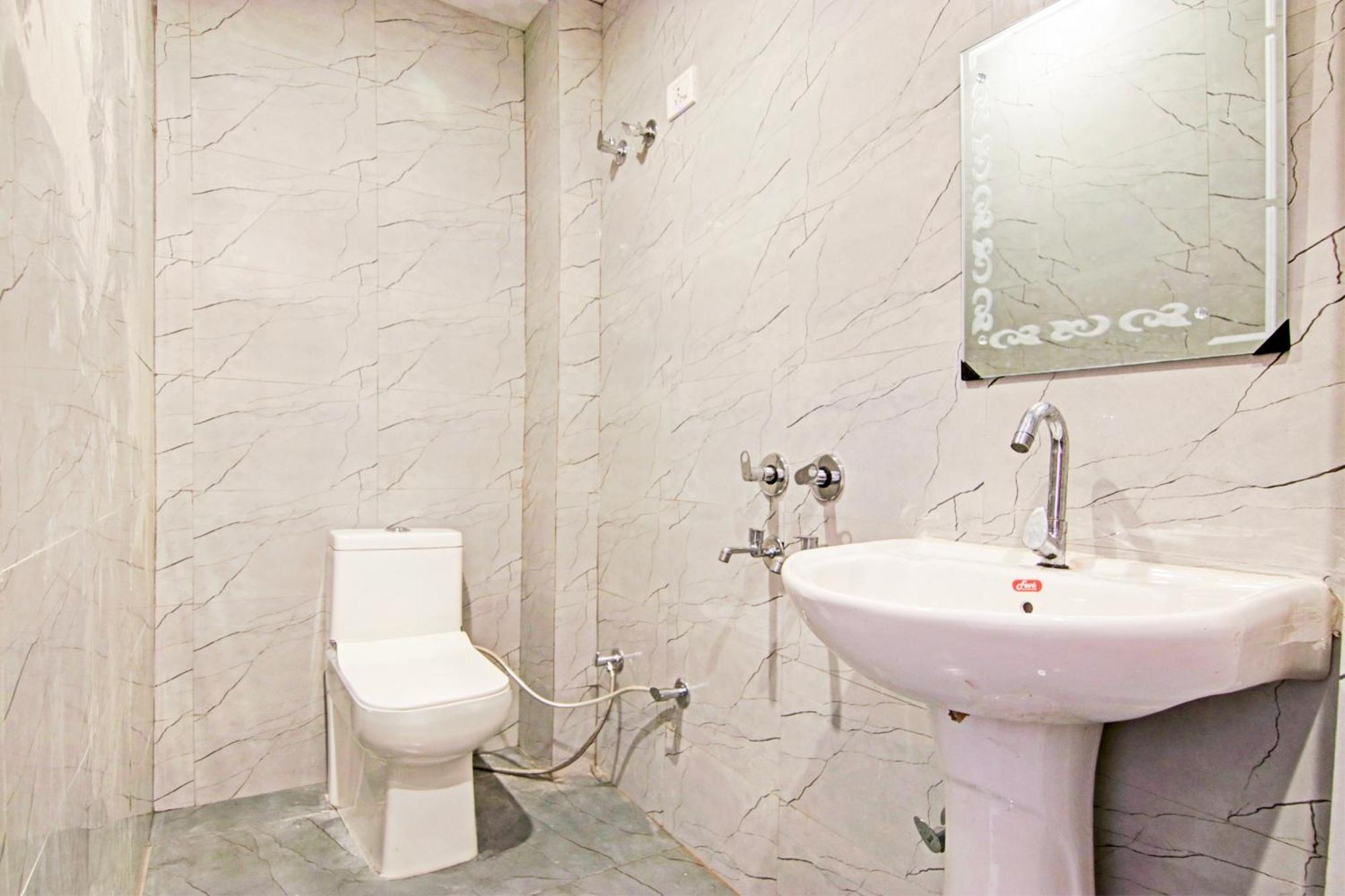 Hotel O Granville Нью-Дели Экстерьер фото